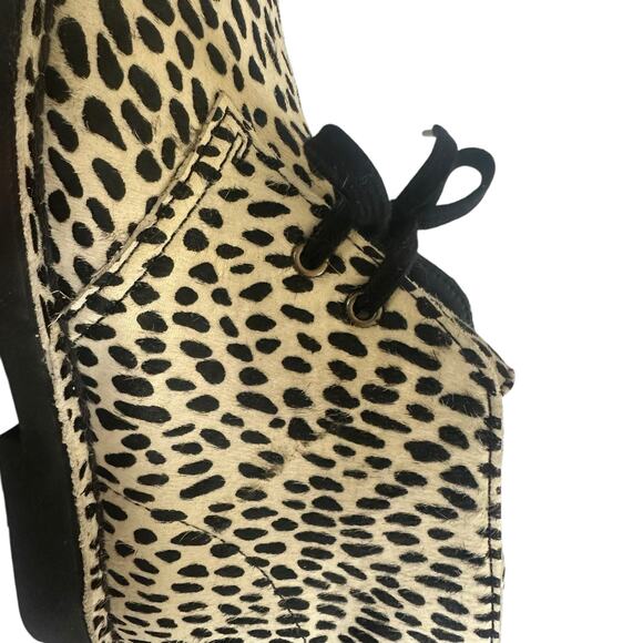 Clarks Women's Desert Boots Chukka Faux Animal Print White Black Fur Rare 9.5 M - Picture 8 of 11